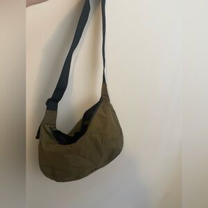 BAGGU Medium Nylon Crescent Bag - Seaweed 47'